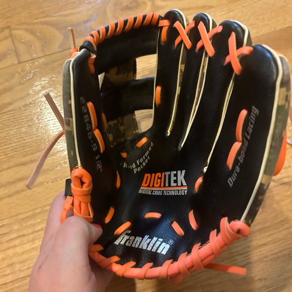 Franklin 9.5” Kids Baseball Mitt - Picture 2 of 4